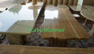 Meja Makan Ratu Marmer Tulungagung